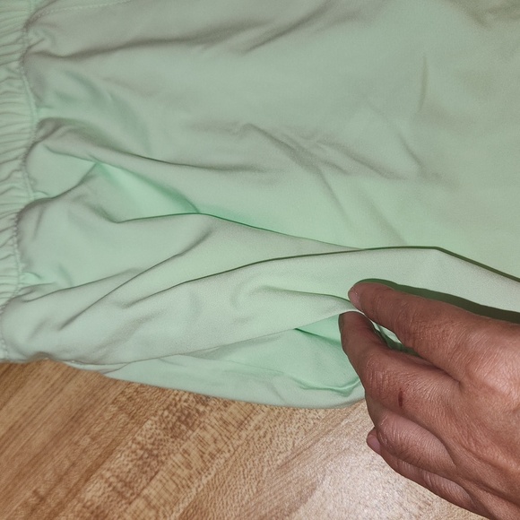 NWT WOMENS NIKE ONE DRI-FIT LINED SHORTS GREEN, SIZE M - Picture 6 of 13